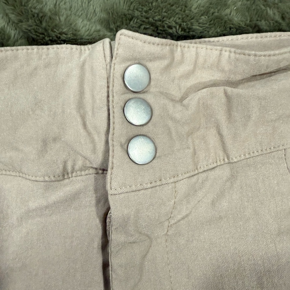 Cream Pleated Mini Skirt - Picture 3 of 4